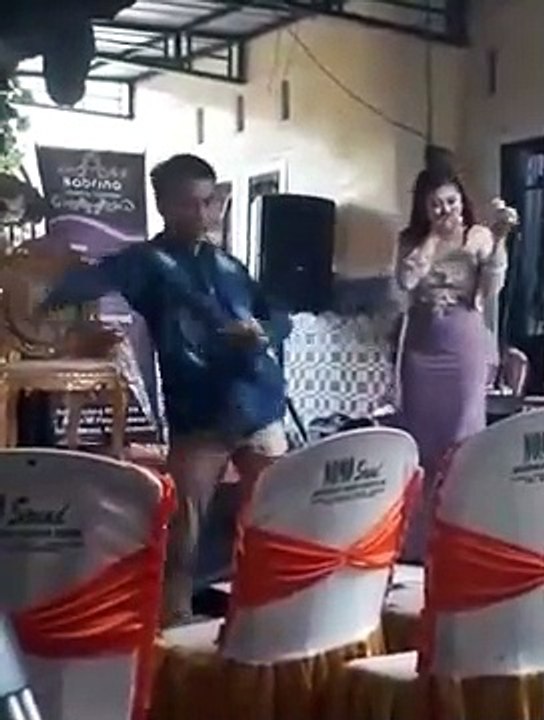 Joget lucu bikin artis gagal fokus