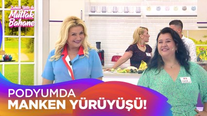 Yarışmacıların podyumda salına salına yürüyüşü! - Zahide Yetiş ile Mutfak Bahane 20 Eylül 2021