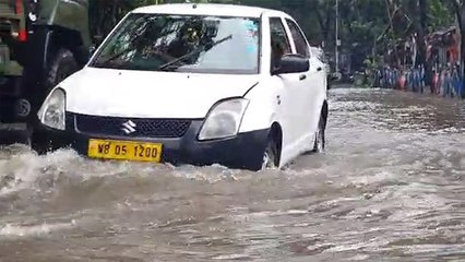 নিম্নচাপের বৃষ্টিতে জলমগ্ন রাসবিহারী এলাকা | Oneindia Bengali