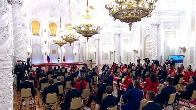 Primeros resultados oficiales dan la victoria al partido de Putin en las legislativas