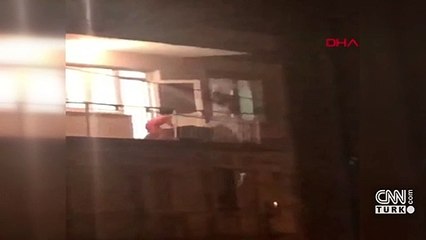 Çocuklarının gözü önünde eşini dövdü, başına tabureyle vurdu