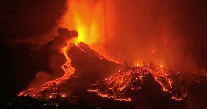Îles Canaries : les images impressionnantes de l'éruption du volcan Cumbre Vieja
