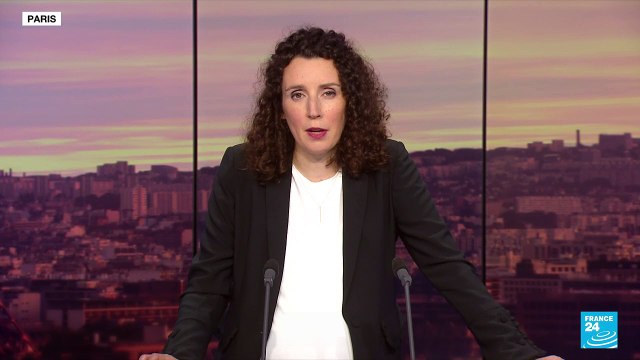 French daredevil takes hair-raising Seine tightrope walk