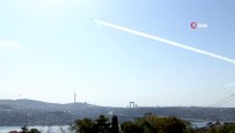 İstanbul Boğazı'nda nefes kesen gösteri uçuşu