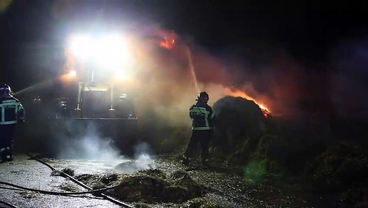 Video Bragimo  ICAL Bomberos Palencia fuego trailer paja A62
