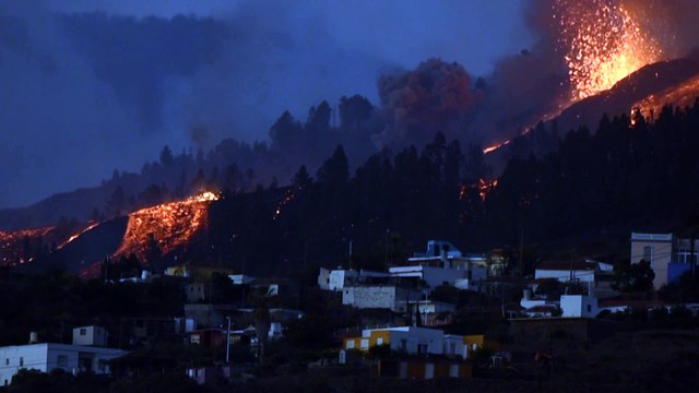 El volcán Cumbre Vieja entra en erupción en archipiélago español de Canarias