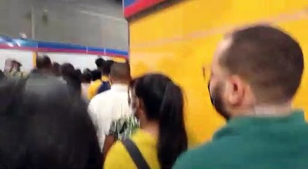 Aglomeración en el transfer del Metro de Santo Domingo