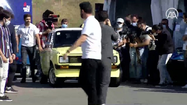 Bakan Varank, TEKNOFEST Robotaksi Binek Otonom Araç Yarışması'na katılan araçları kullandı