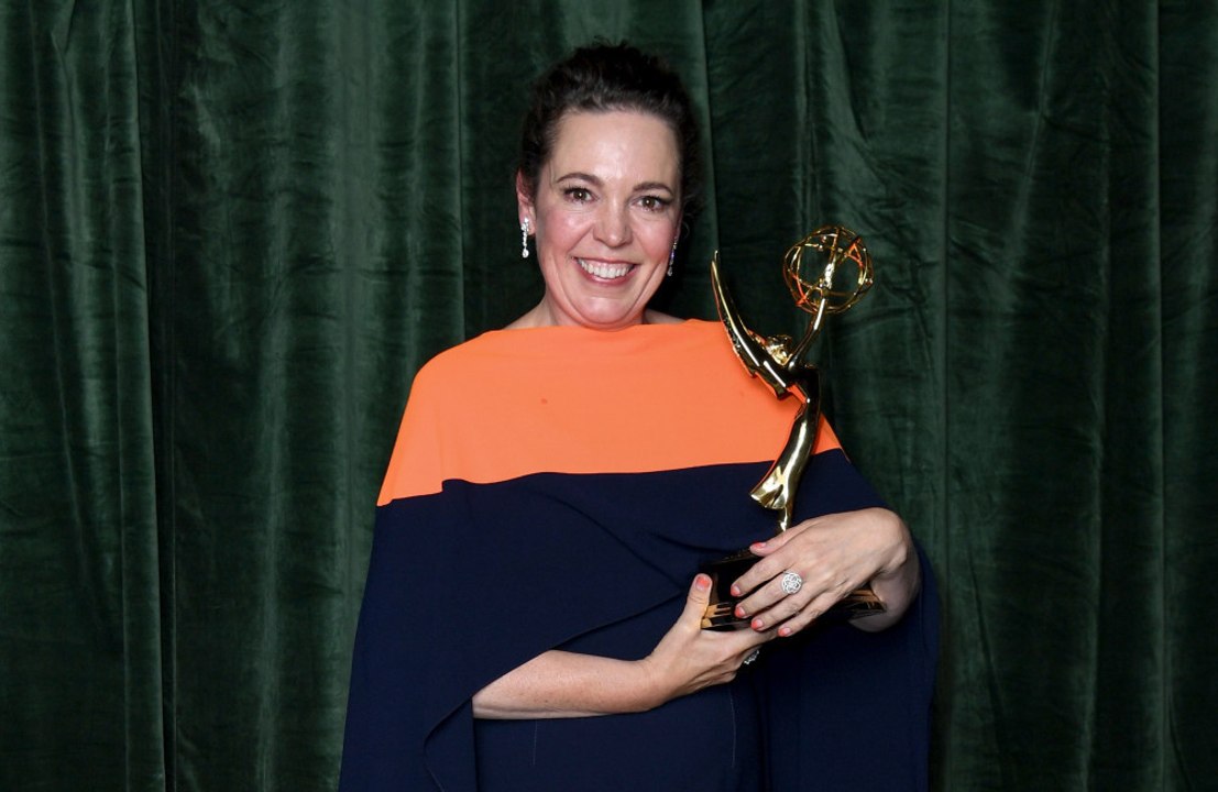 Olivia Colman homenageia pai após ganhar primeiro Emmy da carreira