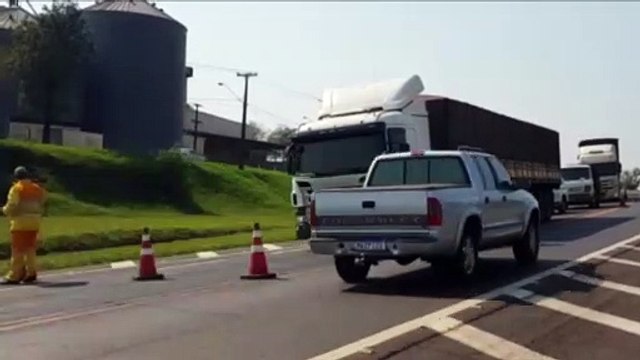 Obras na rodovia BR-277 provocam interdição na altura no Bairro Parque São Paulo