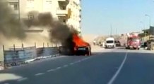 Şanlıurfa'da park halindeki otomobil alev topuna döndü