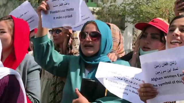 النساء الأفغانيات قلقات إزاء فرض طالبان قيود على العمل والتعليم