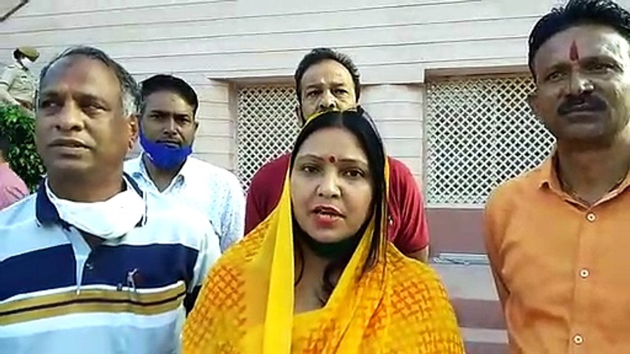 हैरिटेज निगम में घमासान, अधिकारी ने पार्षद को धक्का देकर बाहर निकालने को कहा, देखें वीडियो