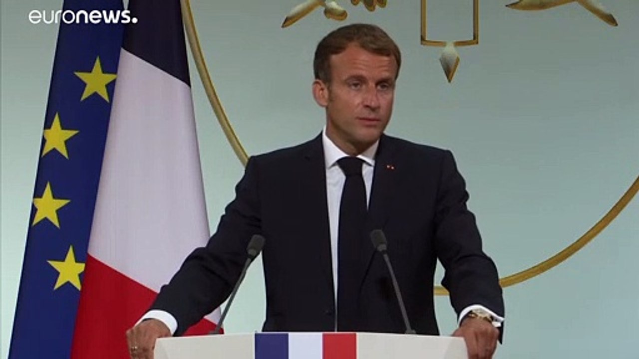 Macron "demande pardon" aux harkis au nom de la France