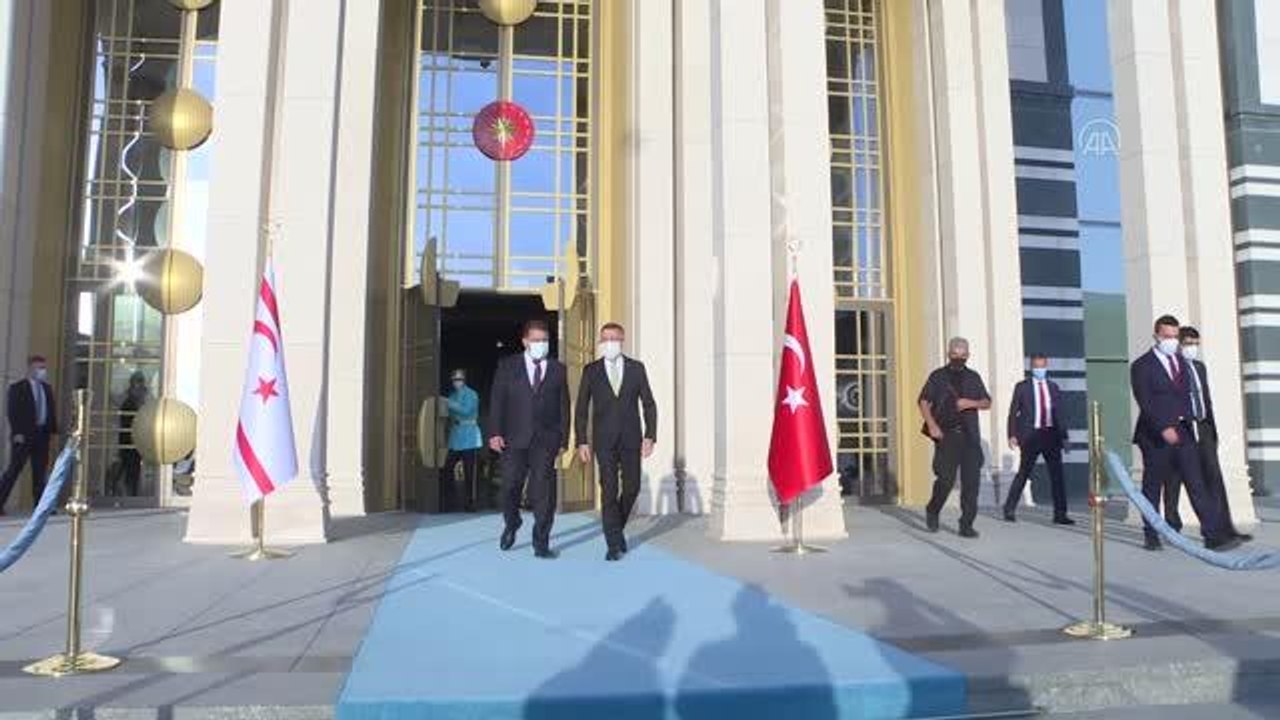 Son dakika... KKTC Başbakanı Saner, Cumhurbaşkanı Yardımcısı Oktay tarafından uğurlandı