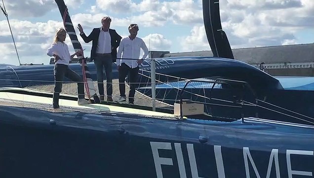 Le baptême de l'Ultim SVR-Lazartigue à Concarneau avec sa marraine, Melanie Laurent