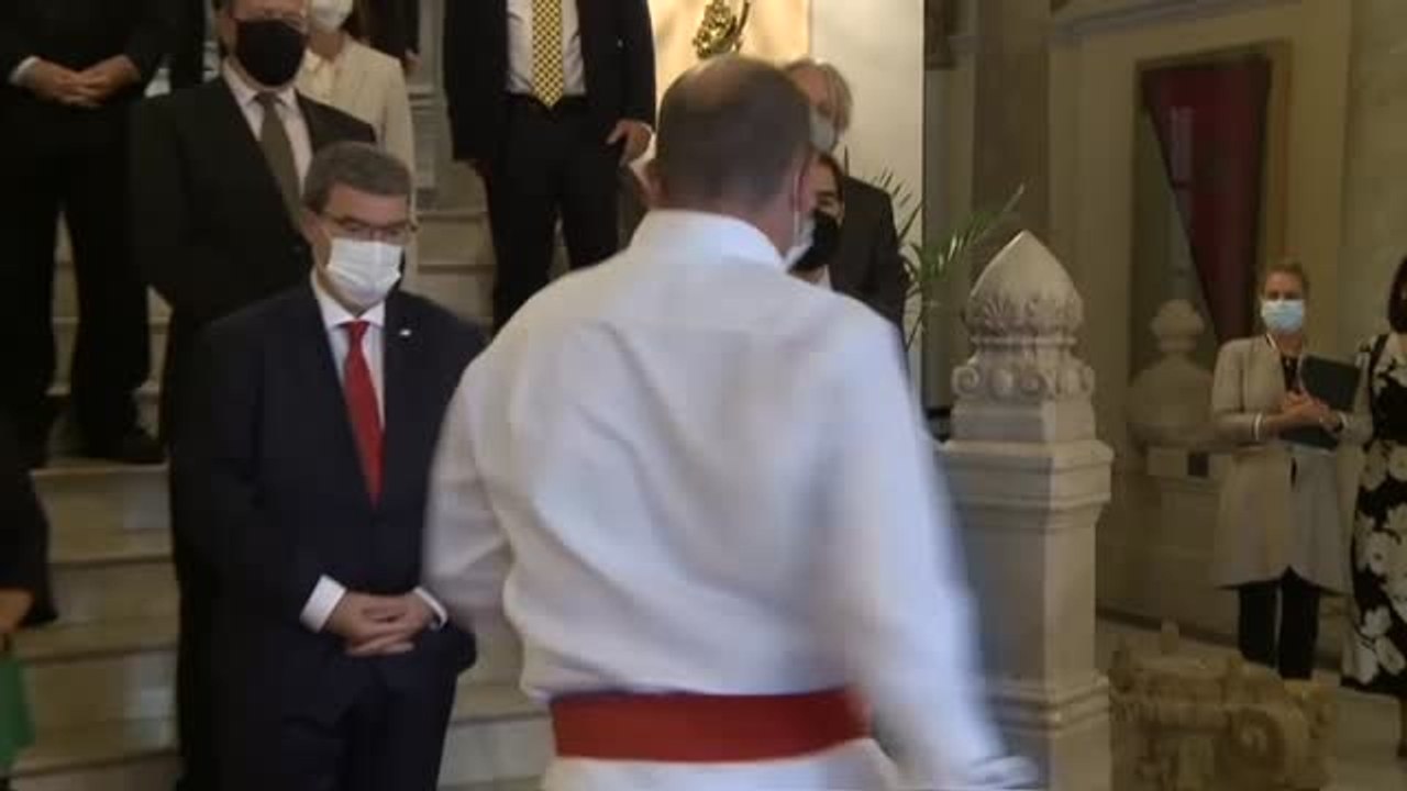 El Ayuntamiento de Bilbao recibe con un aurresku a los galardonados con los Premios Fundación BBVA Fronteras del Conocimiento