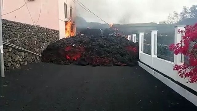 Reyes Maroto, mira el espectáculo maravilloso , gente perdiéndolo todo... (3)