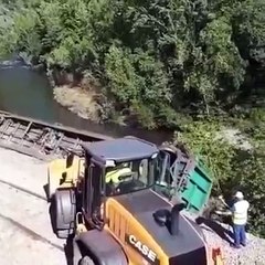Tren arrojado al río Sil