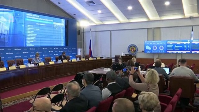 Législatives russes : le parti de Poutine garde les coudées franches, l'opposition crie à la fraude