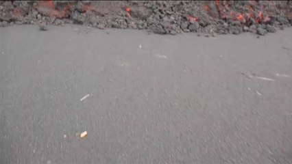 Se retrasa la llegada de la lava al mar