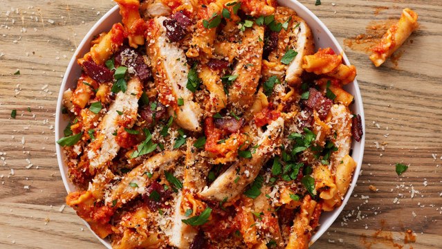 Chicken Parmesan Pasta Is A One-Pot Wonder