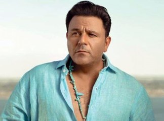 كيف رد محمد فؤاد على صورة غريبة متداولة له؟