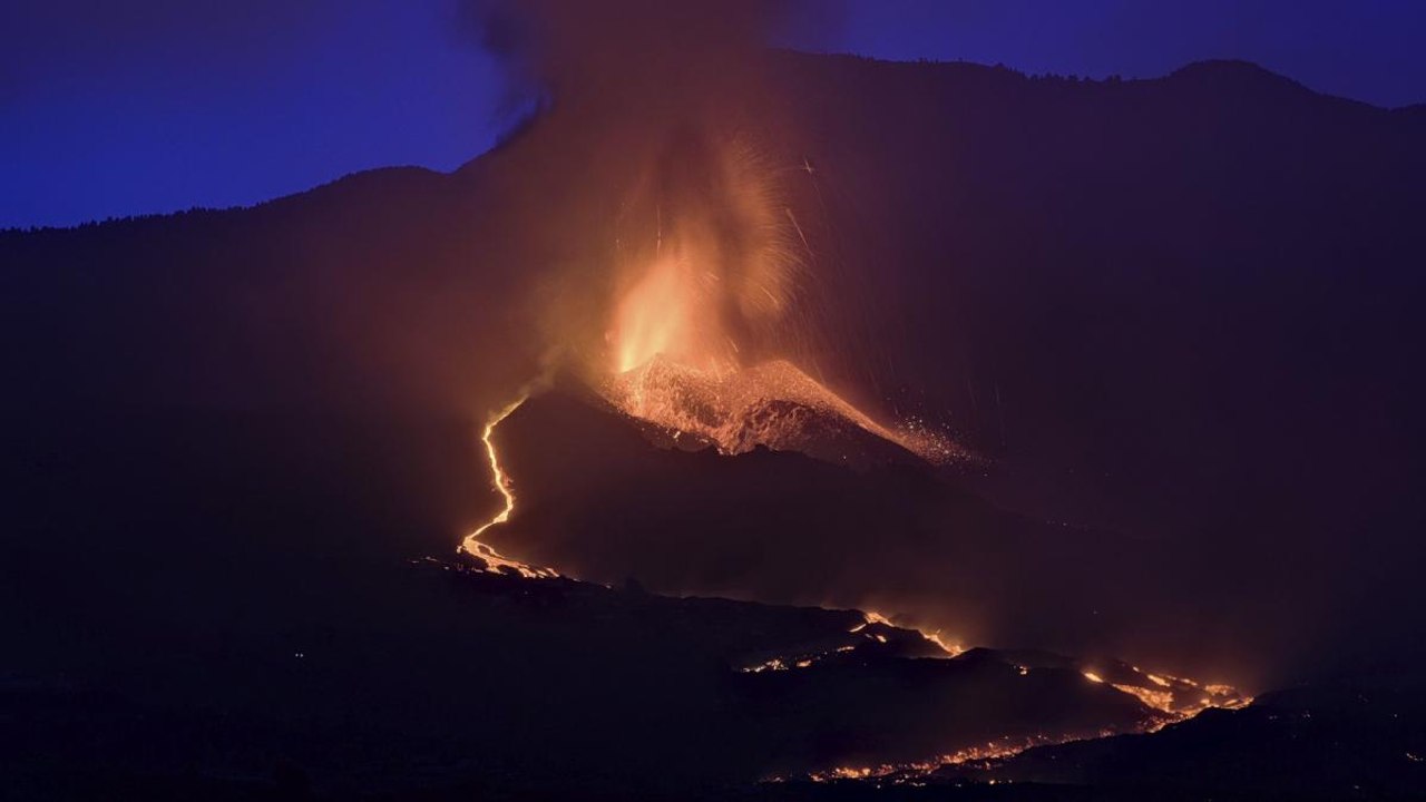 La Palma: Terrifying visuals of volcano eruption in Spain