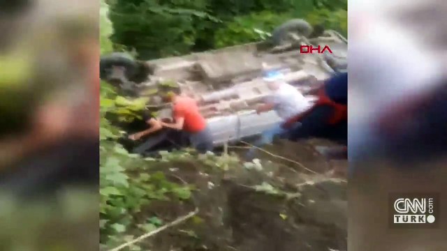 Fındık işçilerini taşıyan minibüs şarampole yuvarlandı: 13 yaralı