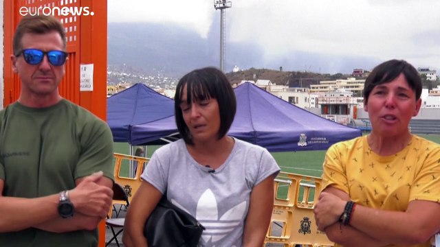 Huida angustiosa en Canarias tras abrirse una nueva boca del volcán de La Palma durante la noche