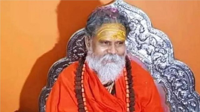 Who are 3 suspects in Narendra Giri death case?