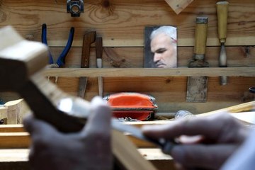 Kemençe yaparak hayata tutundu