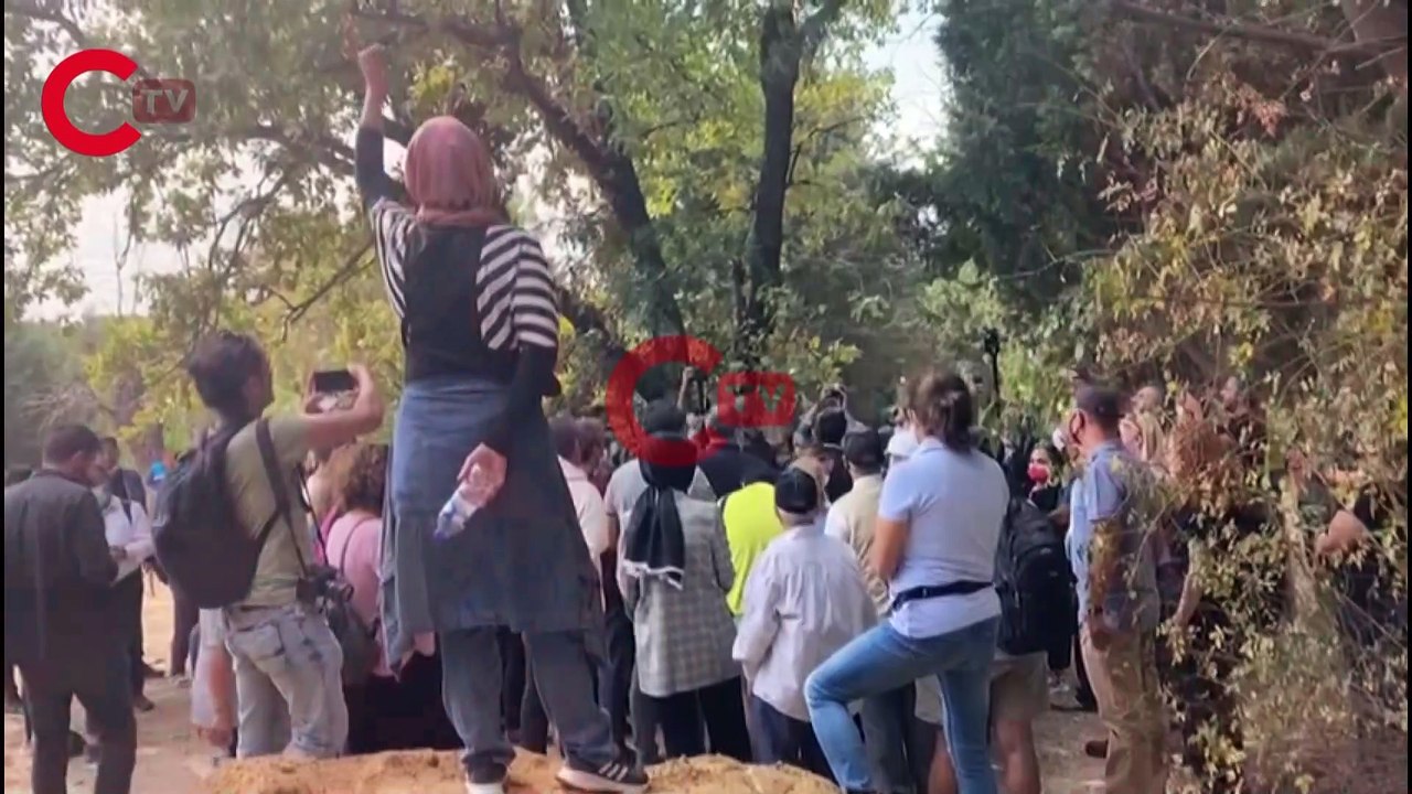 Yurttaşlar, Validebağ'da belediye ekiplerine karşı barikat kurdu