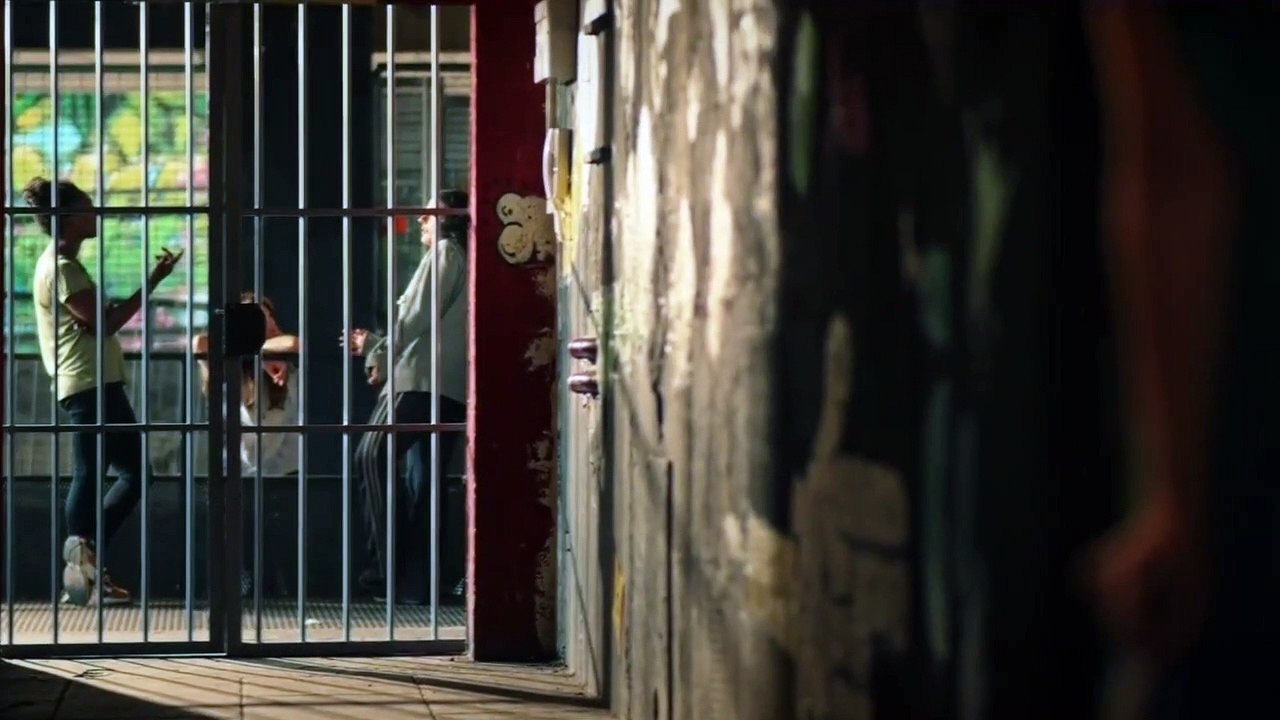Plus belle la vie : [Indiscrétion ] - Luna force la serrure de la prison