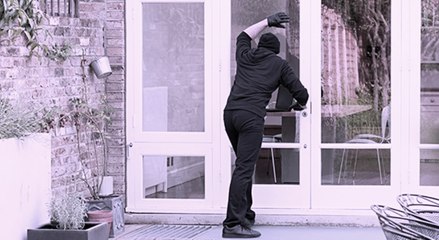 Citofonavano per "verifica" e poi saccheggiavano appartamenti: 4 arresti nel Ferrarese (21.09.21)