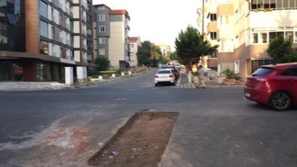 Belediye başkanı, asfaltlanan yolun kazılmasına tepki gösterdi