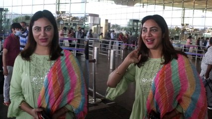 Bigg Boss 14 fame Arshi Khan Spotted at Mumbai Airport |FilmiBeat
