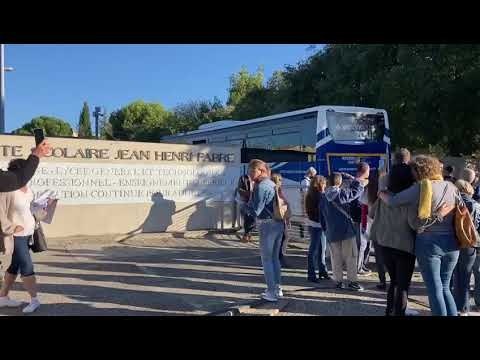 Carpentras : le Vaccinobus retenu par des parents et membres de collectifs à la cité Fabre