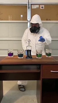 Il recrée une expérience super originale en Chimie