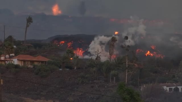 Segunda noche de temblores y erupciones en La Palma