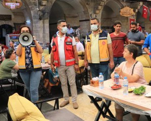 KIRMIZI KATEGORİDEKİ ŞANLIURFA'DA, SAĞLIKÇILARDAN MEGAFONLU AŞI ÇAĞRISI