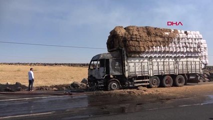 SİVEREK'TE, SAMAN YÜKLÜ KAMYON ALEV ALDI