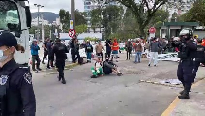 Manifestantes invadem sede da Comcap em Florianópolis