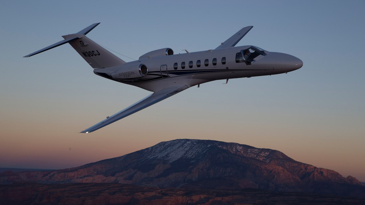 This Private Aviation Company Is Giving Away a $20,000 Flight to Reunite a Family Separated by the Pandemic