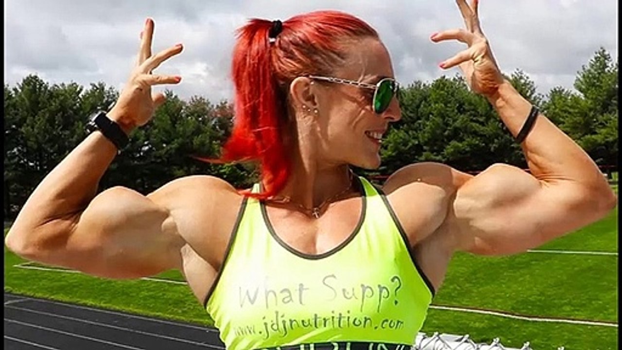 FEMALE BODYBUILDERS WITH BIG BICEPS