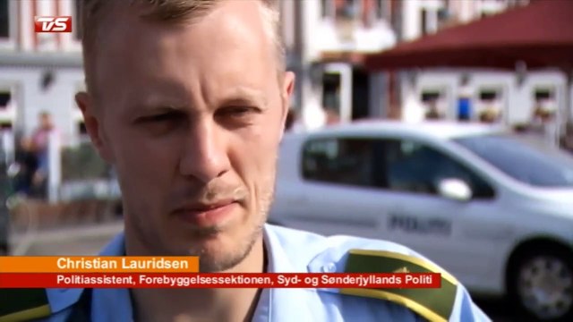 1-1-4 | Betjente på Blå Mandag i Esbjerg | 20-05-2011 | TV SYD @ TV2 Danmark