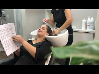 Shampooing at Salon Gets Cut Short