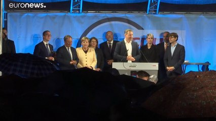 Merkel: Abschied mit Pfiffen und Lob von Laschet