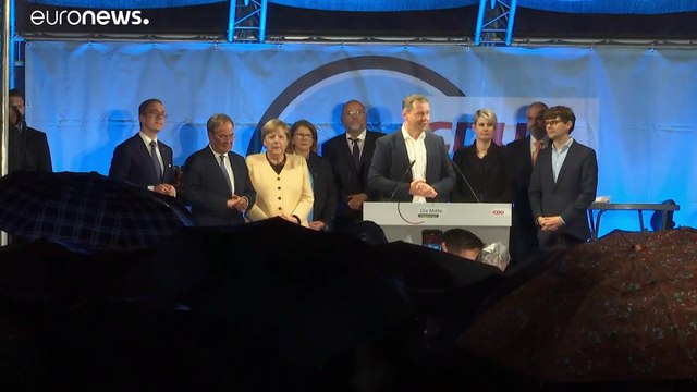 Merkel: Abschied mit Pfiffen und Lob von Laschet