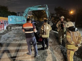 Eyüpsultan'daki toprak kaymasında belediye işçisi yaralandı